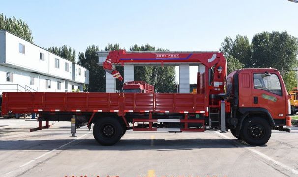 點擊查看詳細信息<br>標題：6.3噸東風(fēng)160馬力隨車吊 閱讀次數(shù)：1514