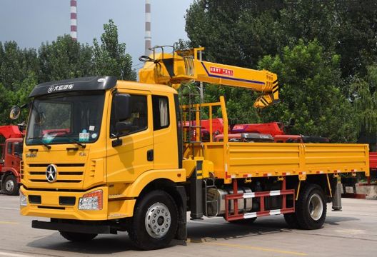 點擊查看詳細信息<br>標題：8噸大運隨車吊 閱讀次數(shù)：1735