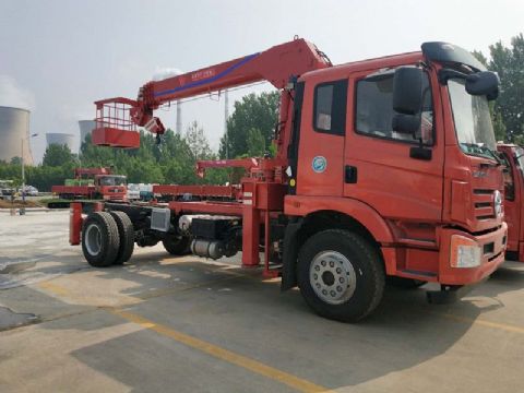 點擊查看詳細信息<br>標題：6.3噸大運隨車吊 閱讀次數(shù)：1508